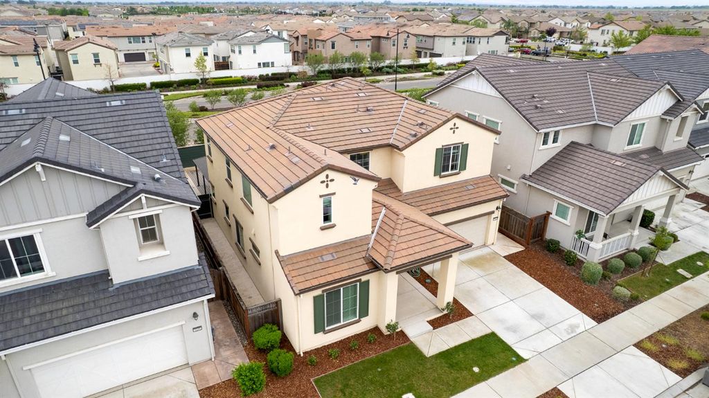 Photo of 1652 Andromeda Court, Lathrop, CA 95330 (MLS # 226033136)