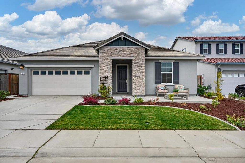 Photo of 102 Bixby Court, Lincoln, CA 95648 (MLS # 226012098)