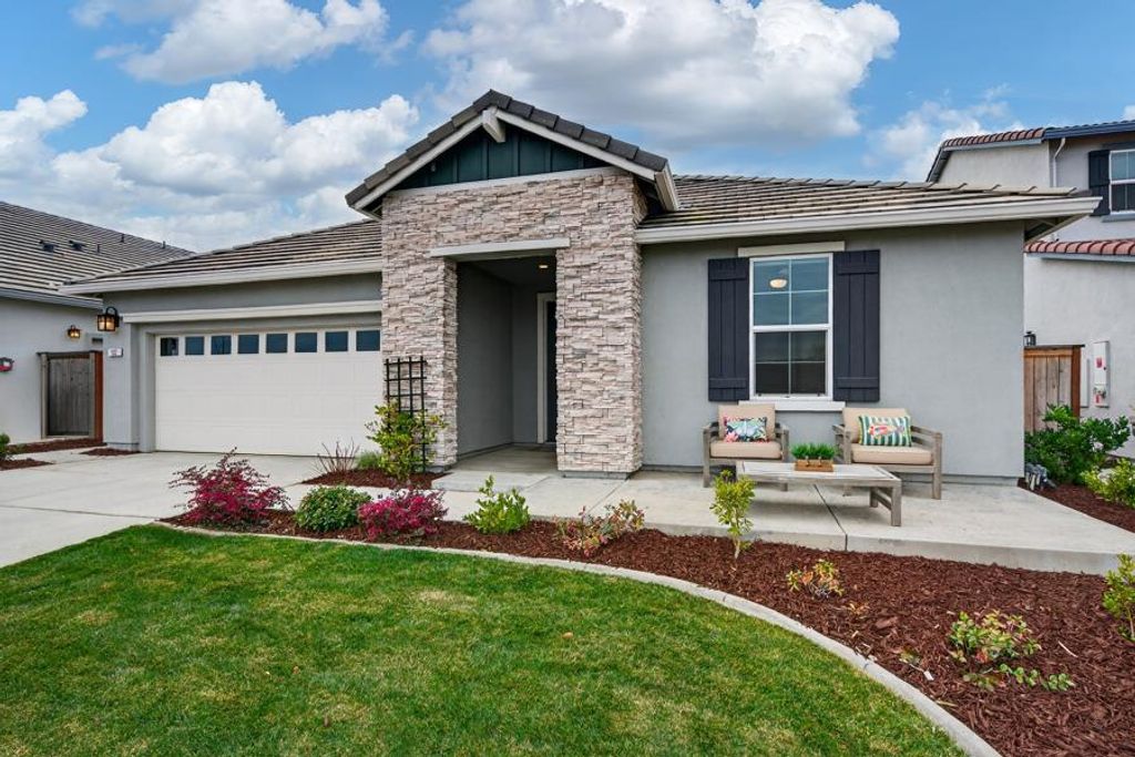 Photo of 102 Bixby Court, Lincoln, CA 95648 (MLS # 226012098)