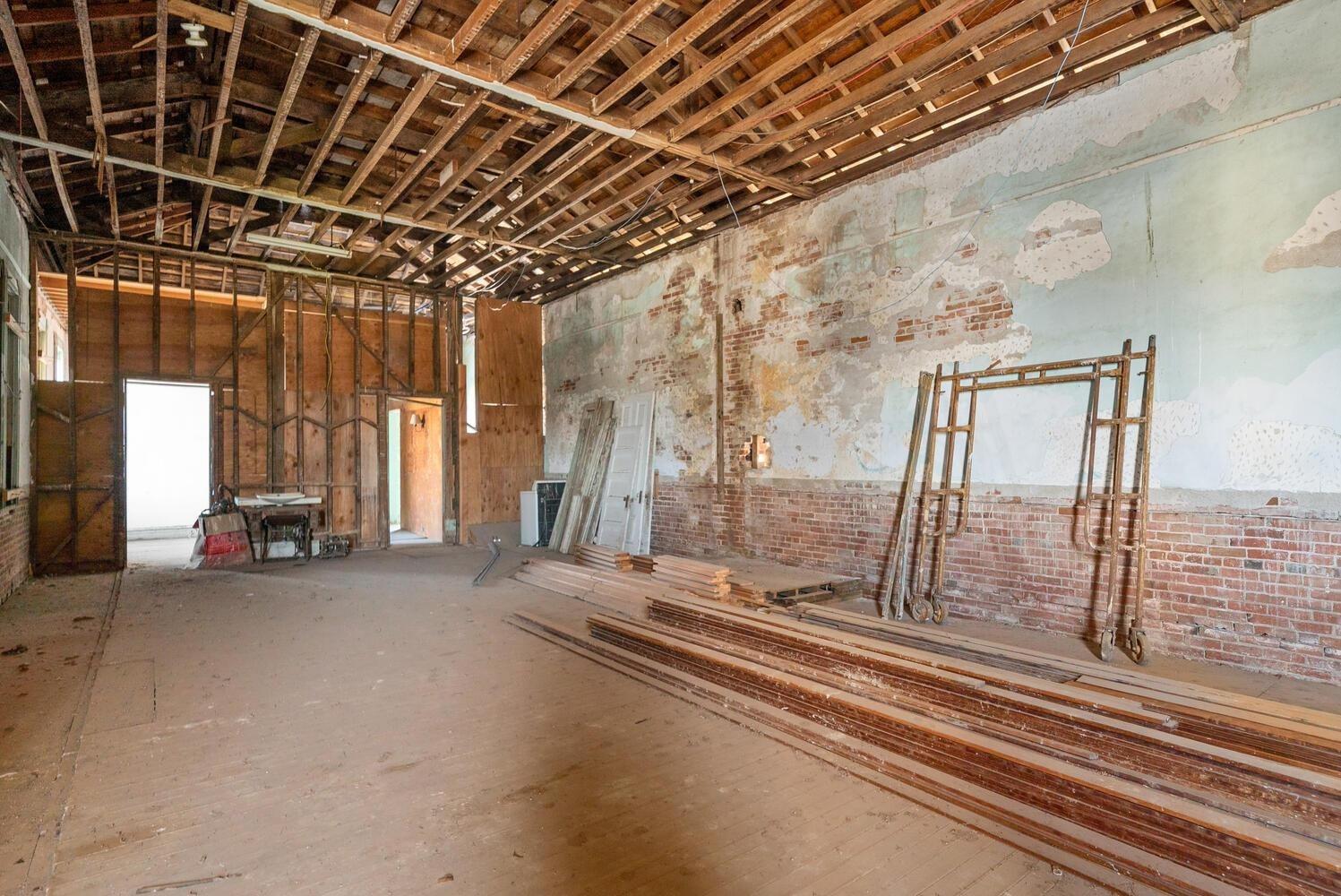 2195 California Street