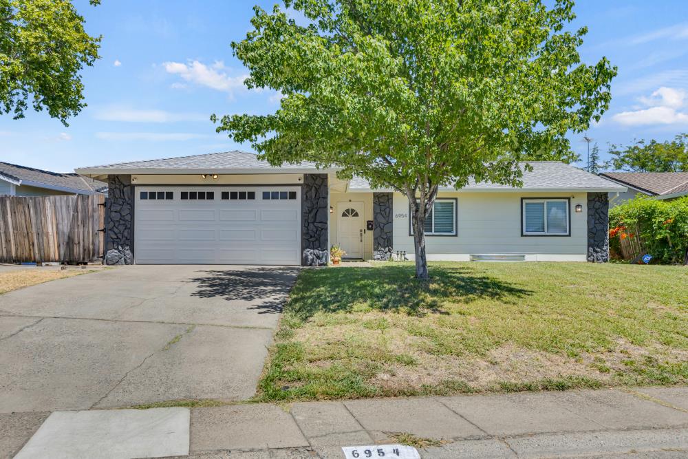 6954 Woodmore Oaks Drive