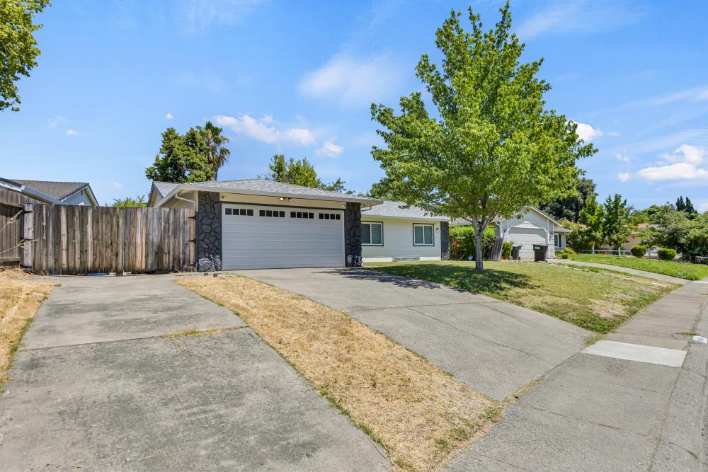 6954 Woodmore Oaks Drive