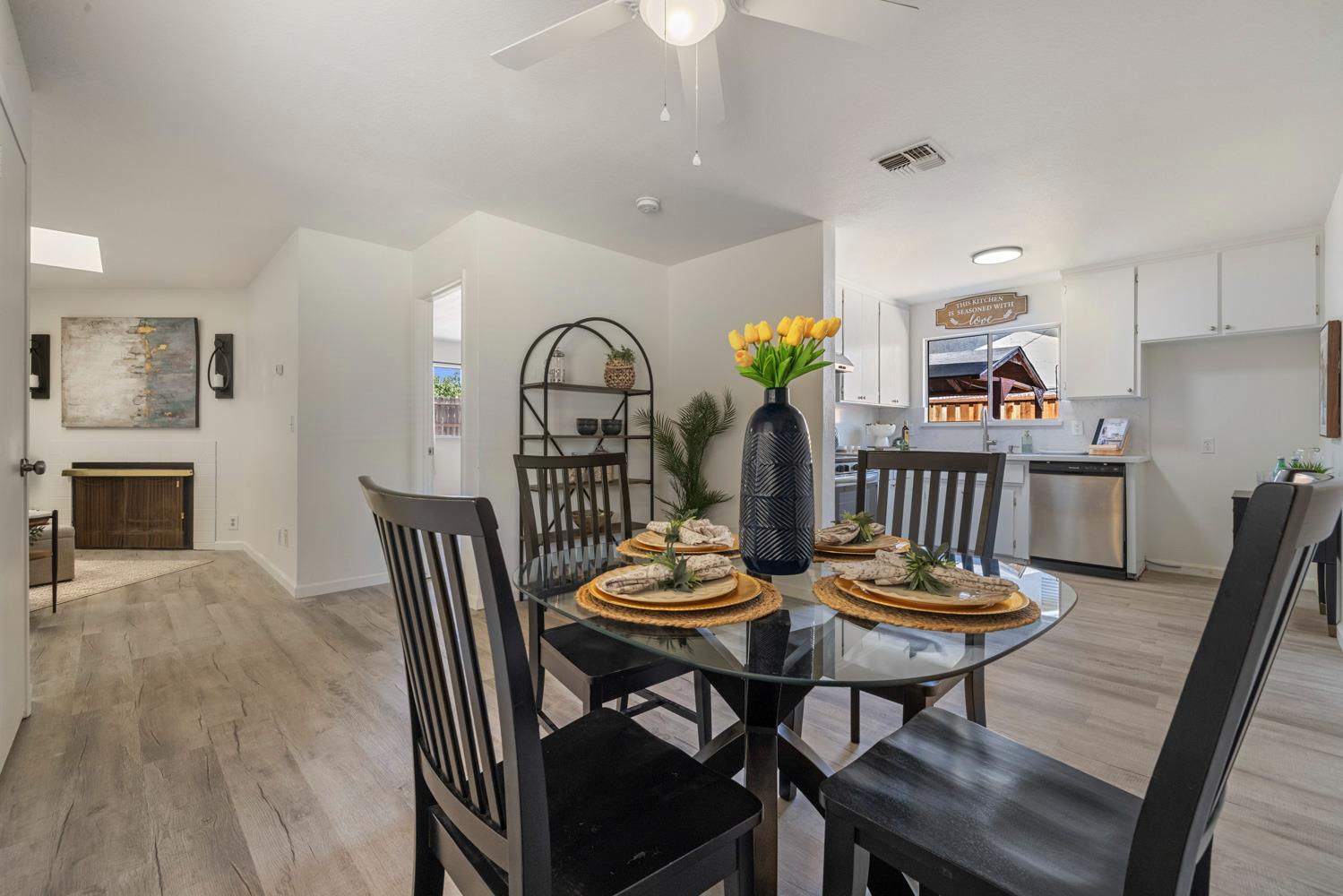1494 Hilary Way - Photo 4