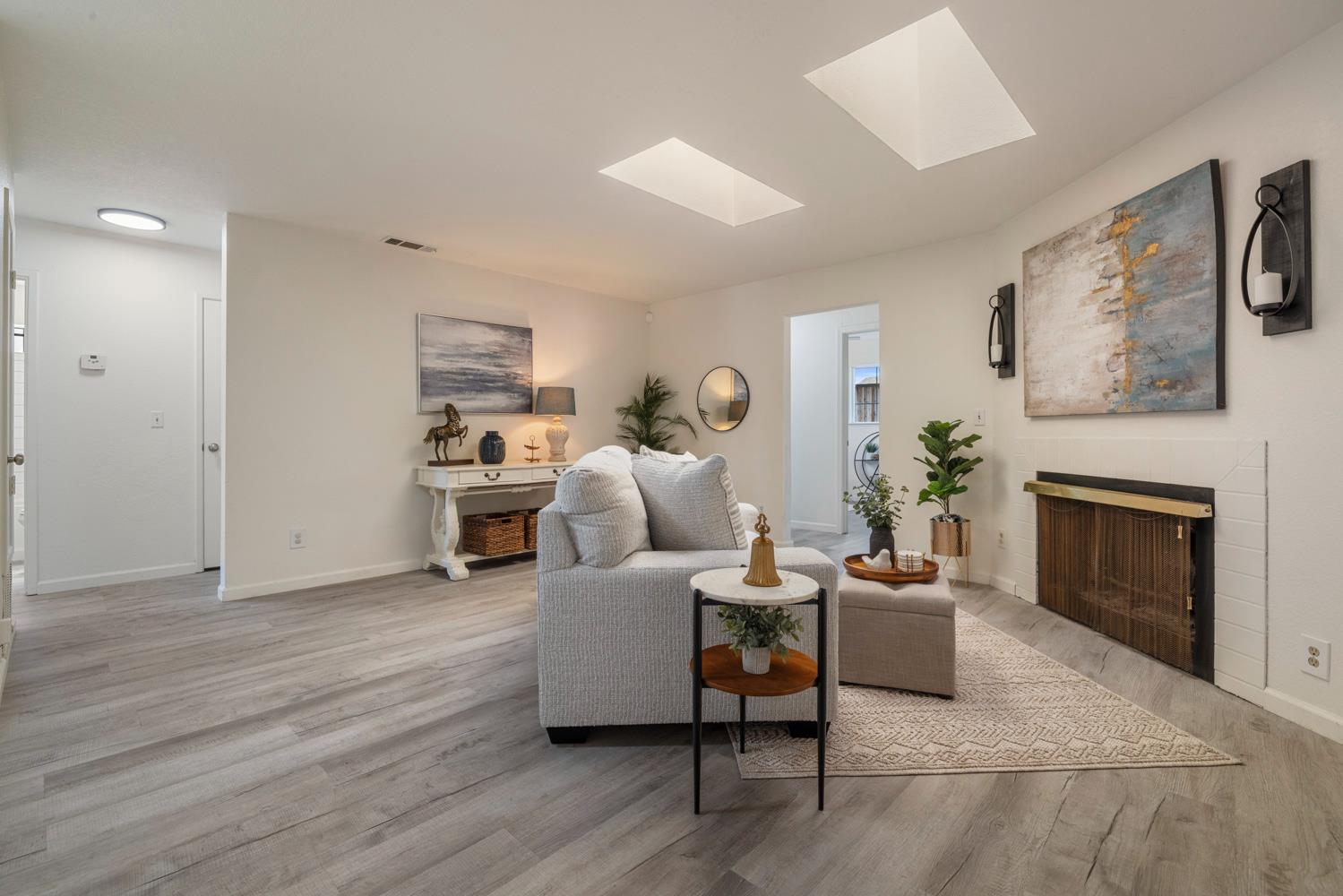 1494 Hilary Way - Photo 3