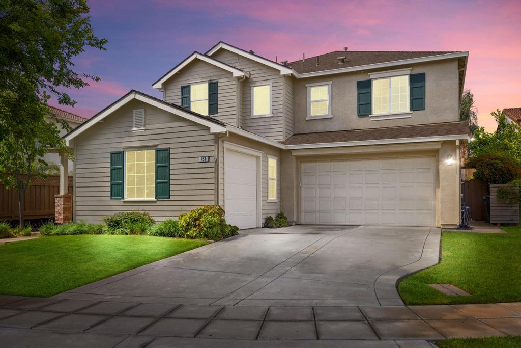 Photo of 756 W Plumas Court, Mountain House, CA 95391 (MLS # 226046876)