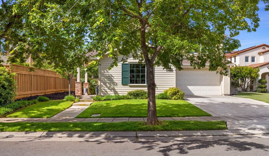 Photo of 756 W Plumas Court, Mountain House, CA 95391 (MLS # 226046876)