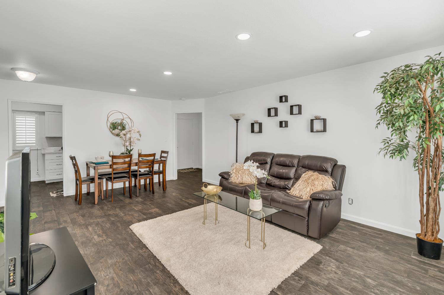 1512 SEBASTIAN Way