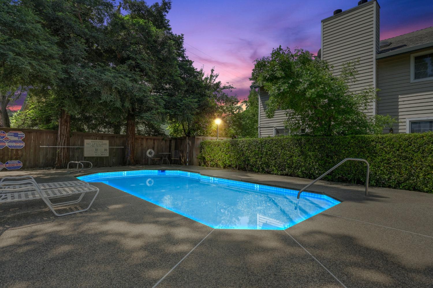 1049 Bell Street 11