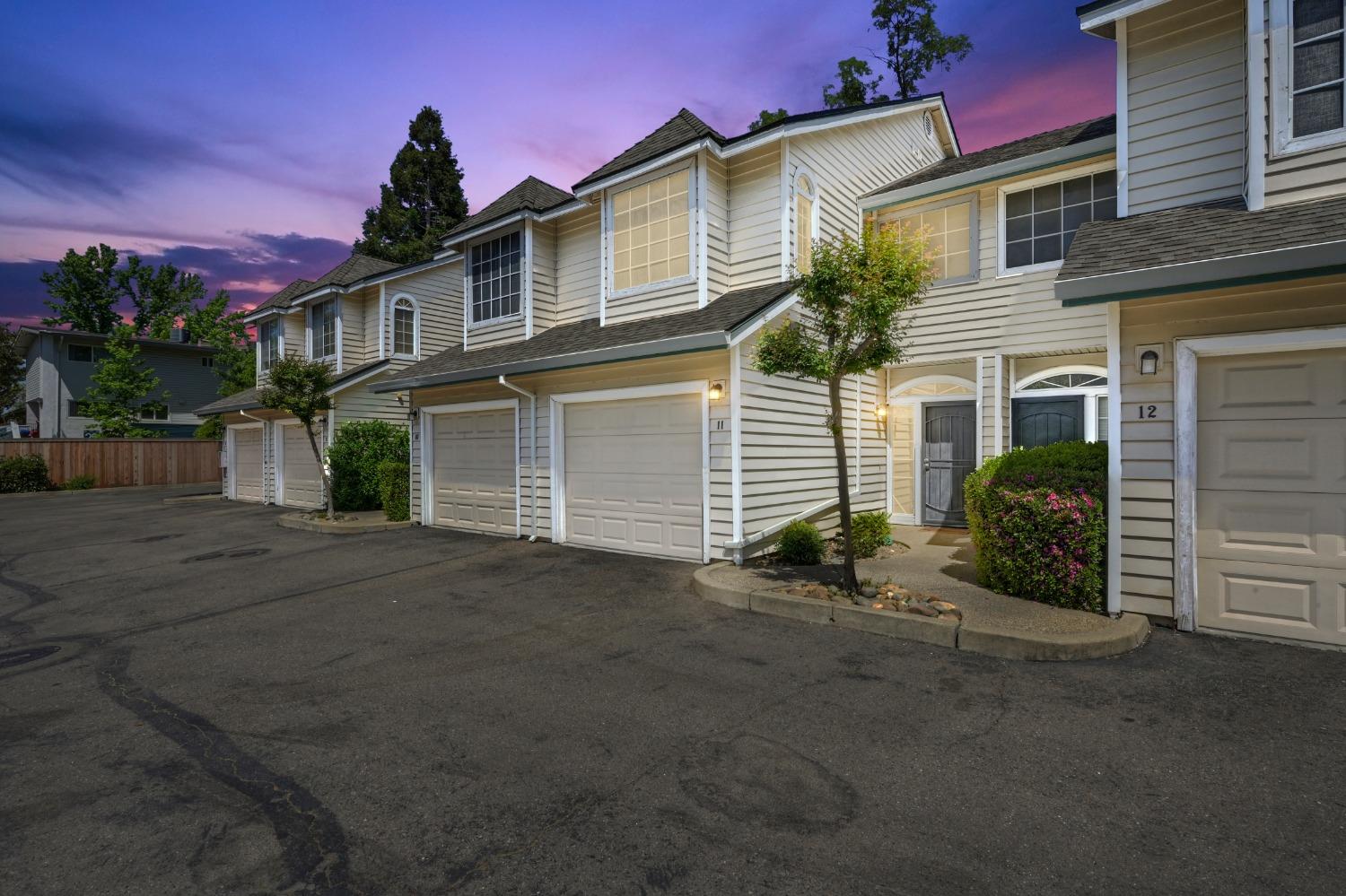 1049 Bell Street 11