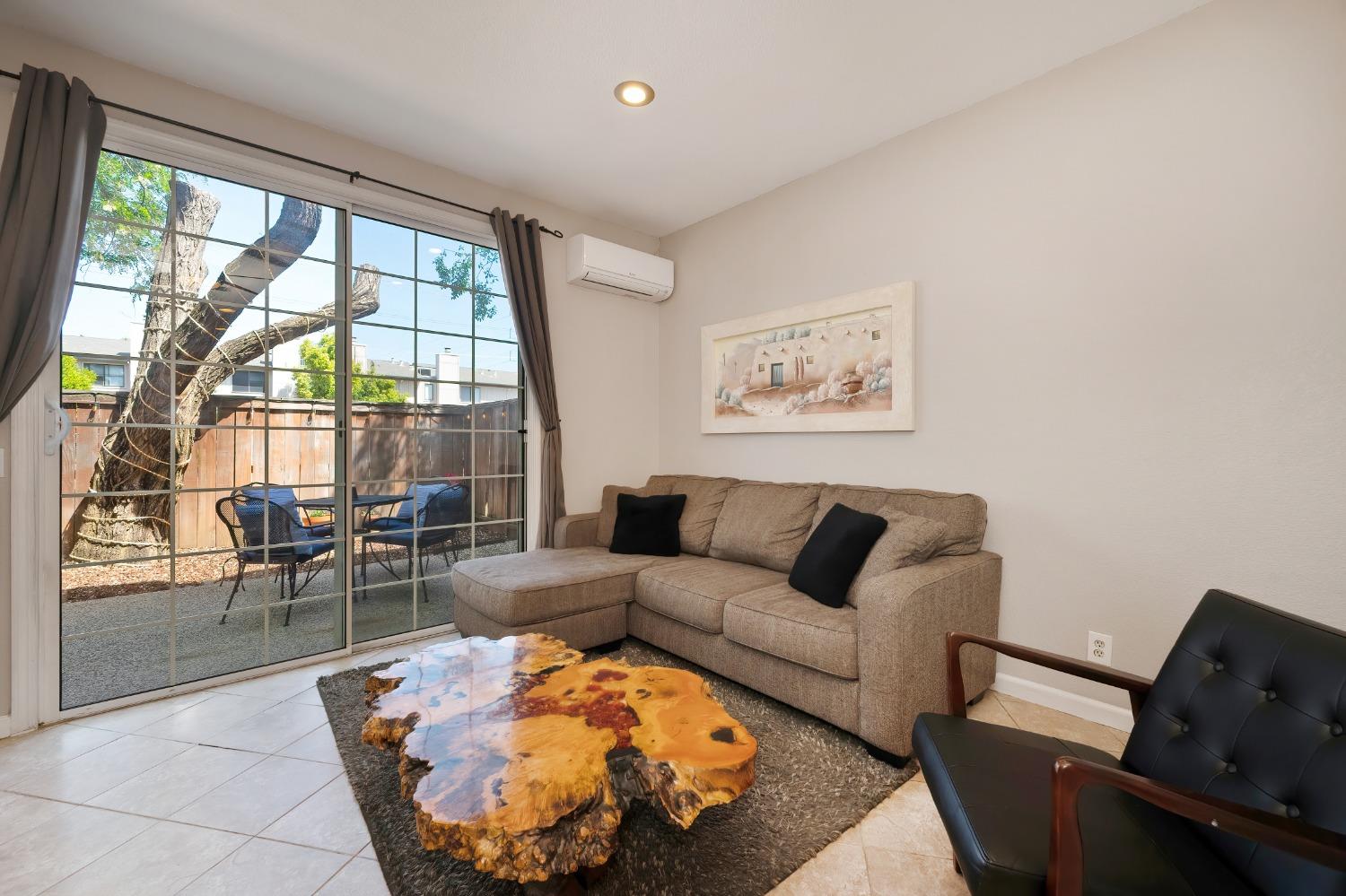 1049 Bell Street 11