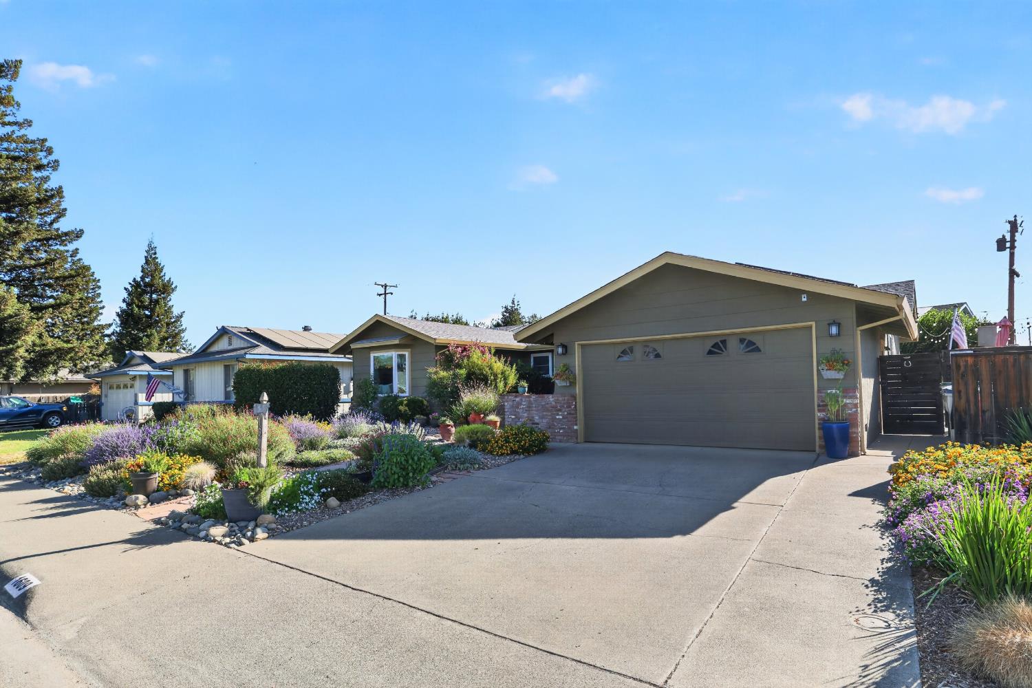 1609 Camino Way