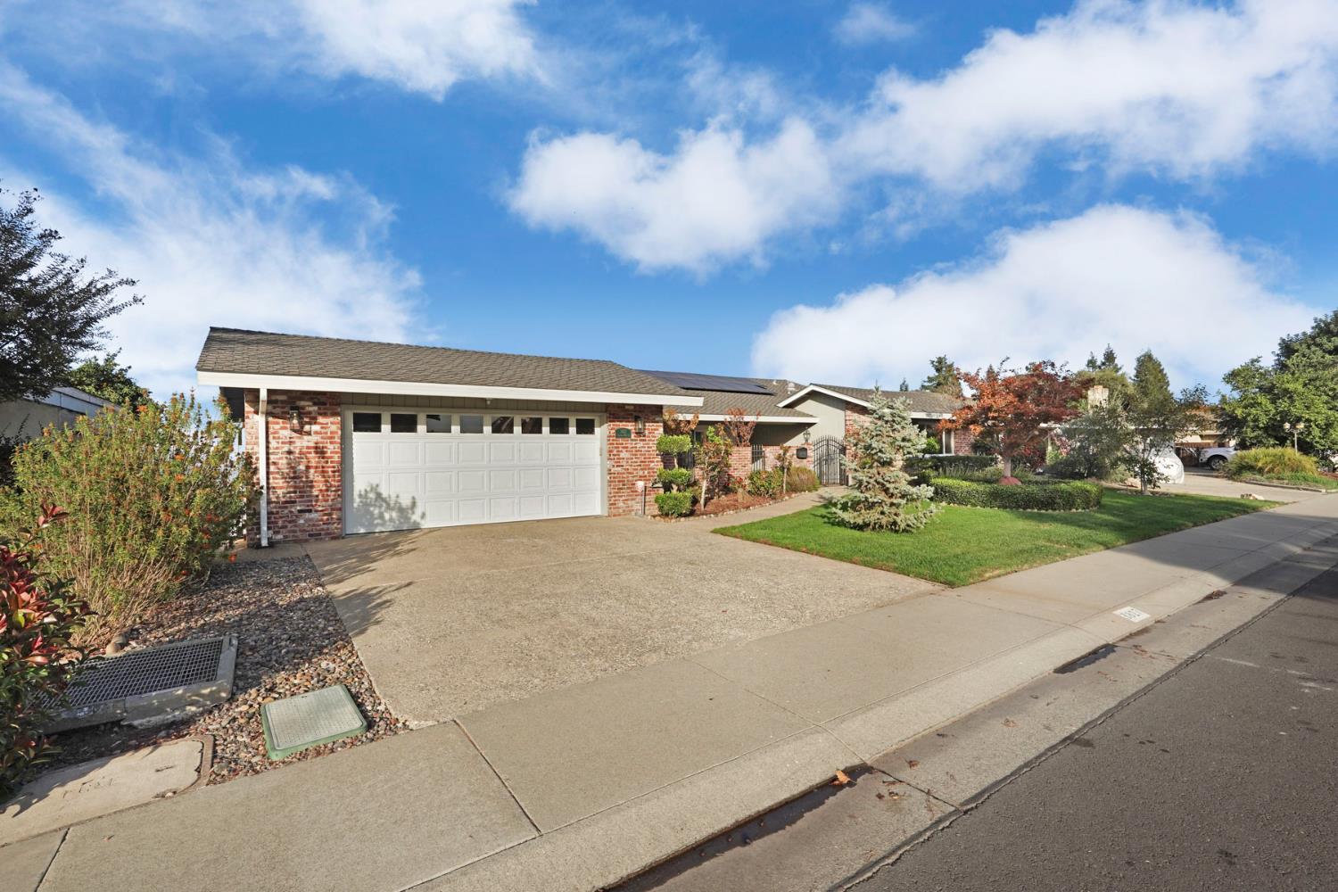 3827 Fourteen Mile Drive