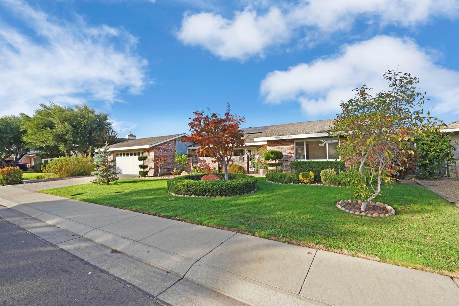 3827 Fourteen Mile Drive