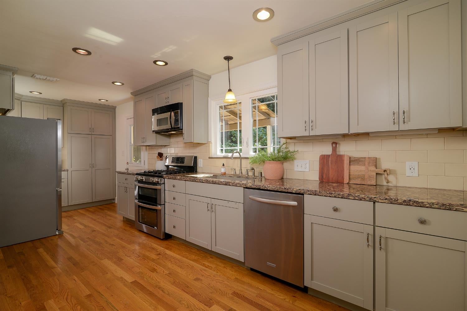 2368 Irvin Way