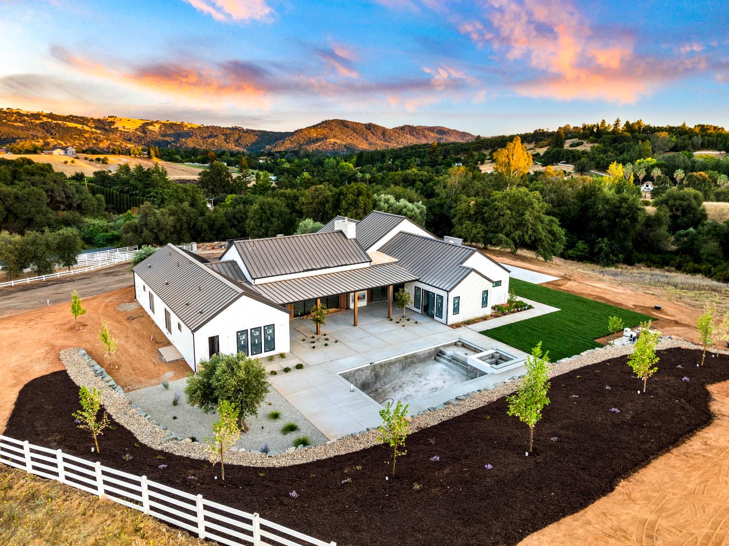 3140 Rattlesnake Road