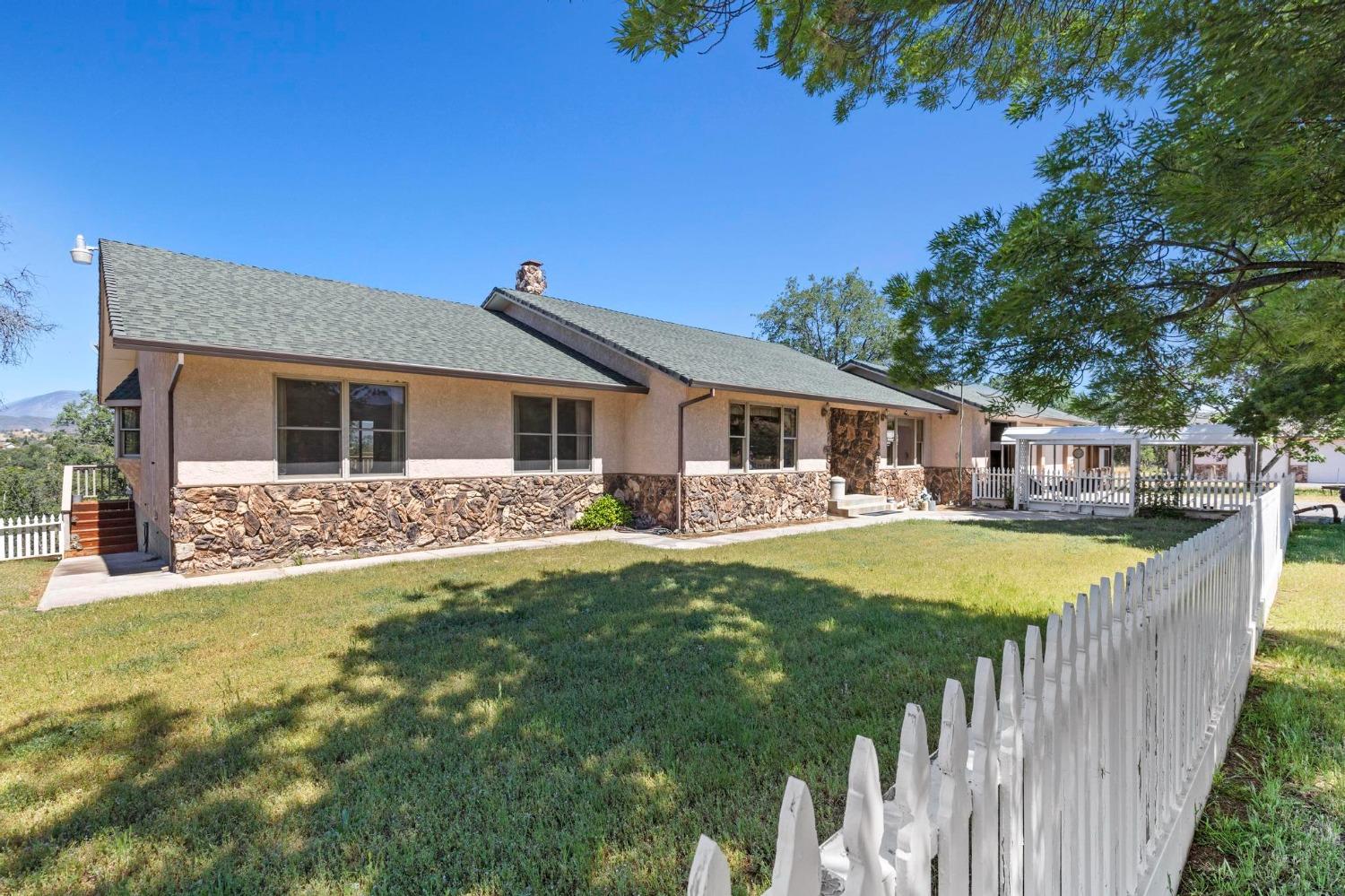 4215 Leesville Lodoga Rd