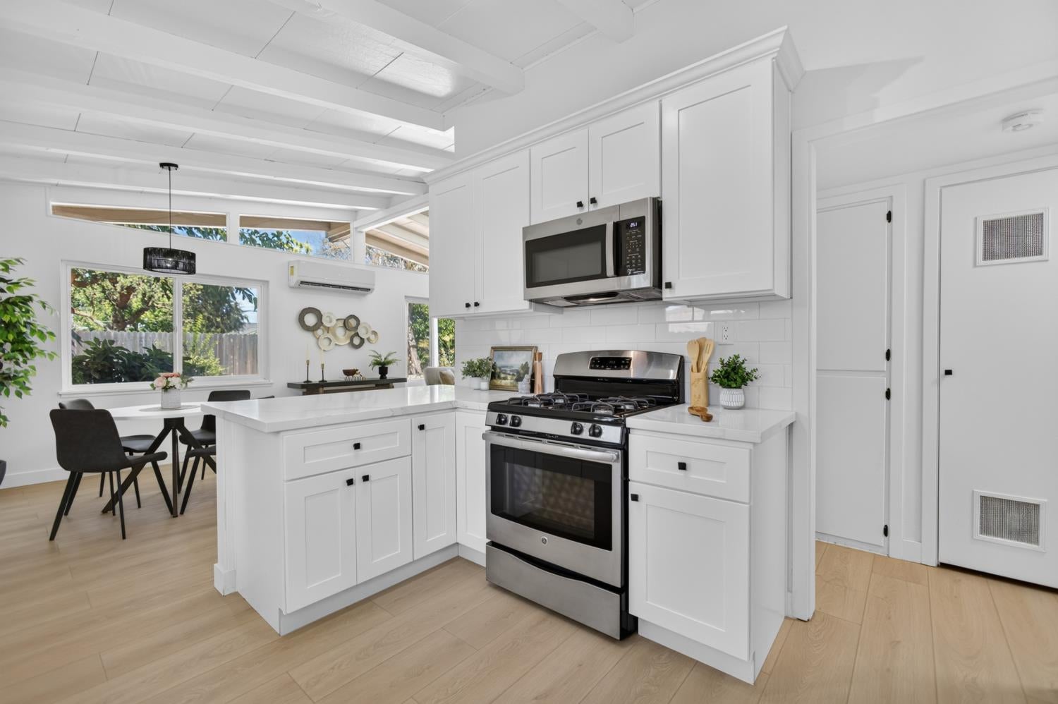 2409 Fernandez Drive