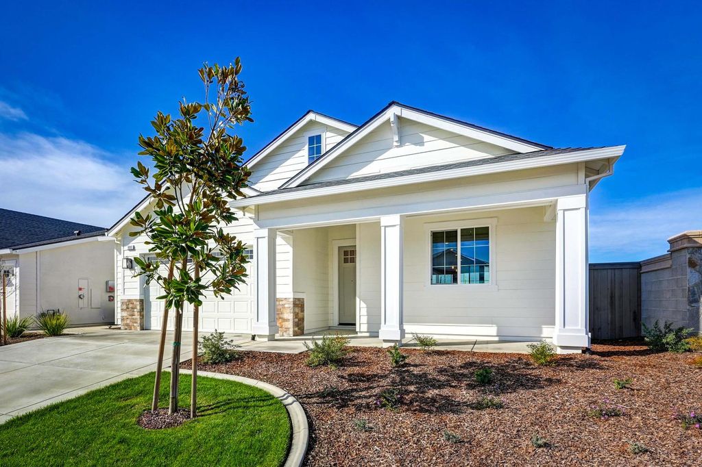 Photo of 900 Acadia Court, Roseville, CA 95747 (MLS # 226032324)