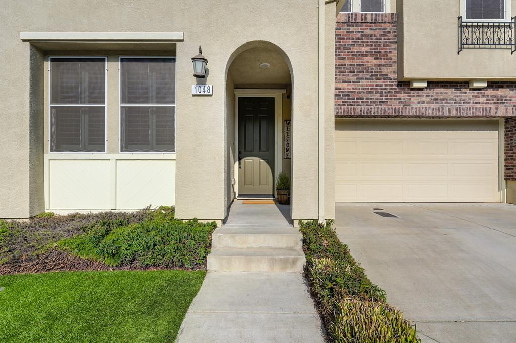 1048 Bridlewood Drive