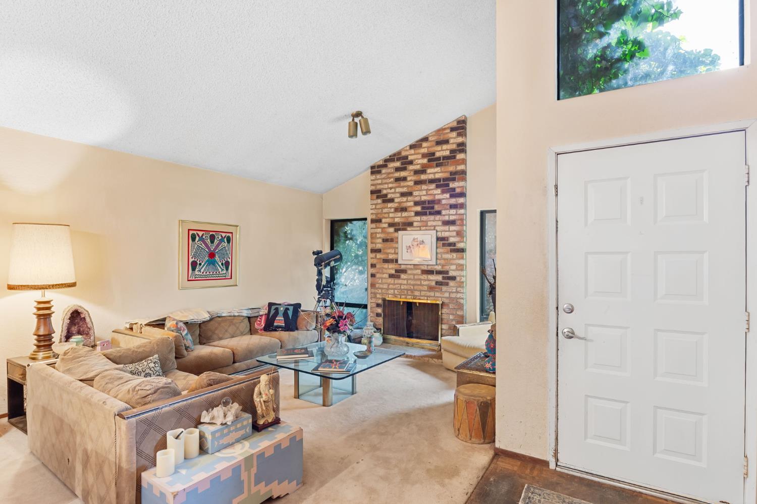 827 Del Oro Street