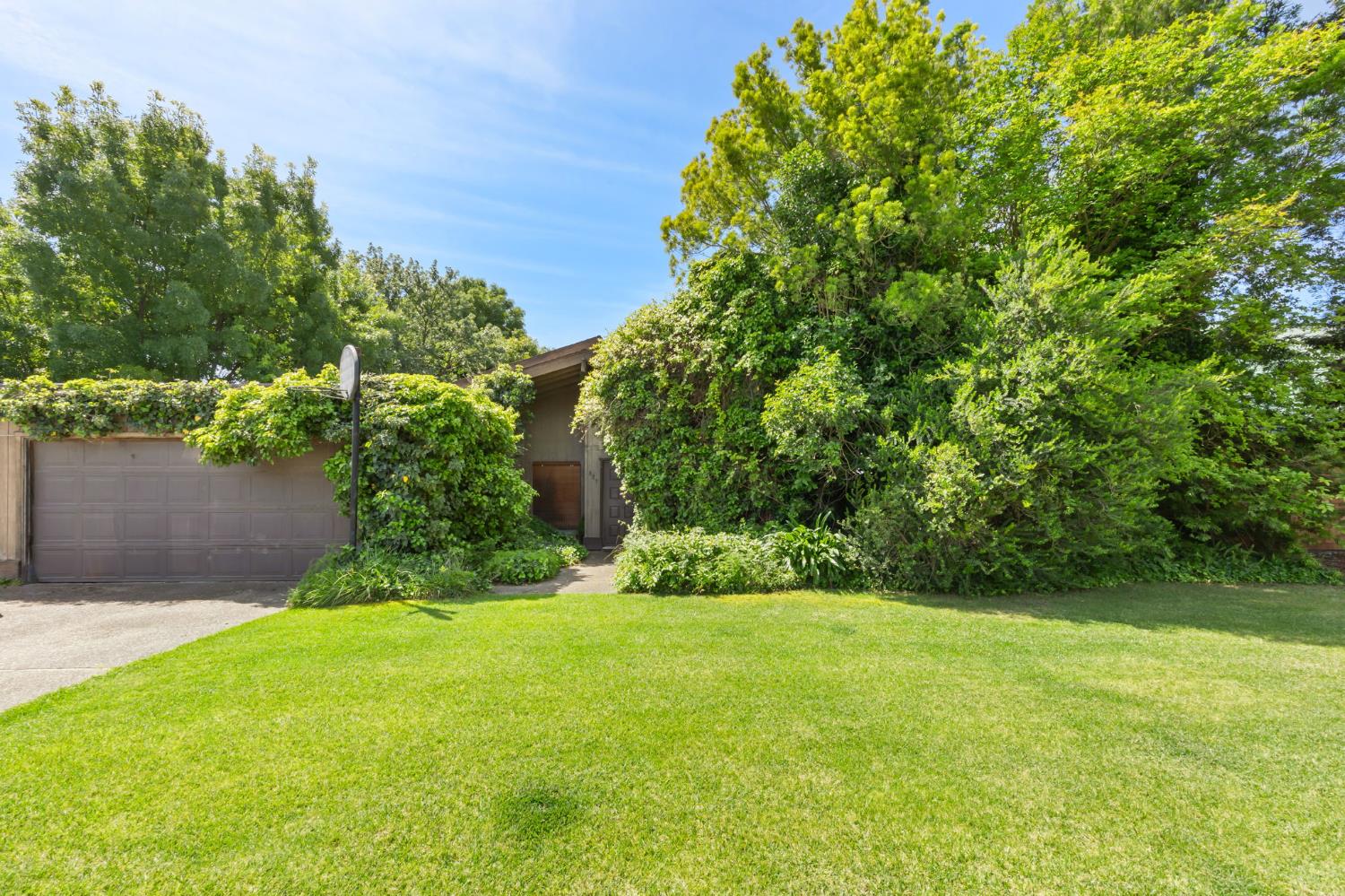 827 Del Oro Street