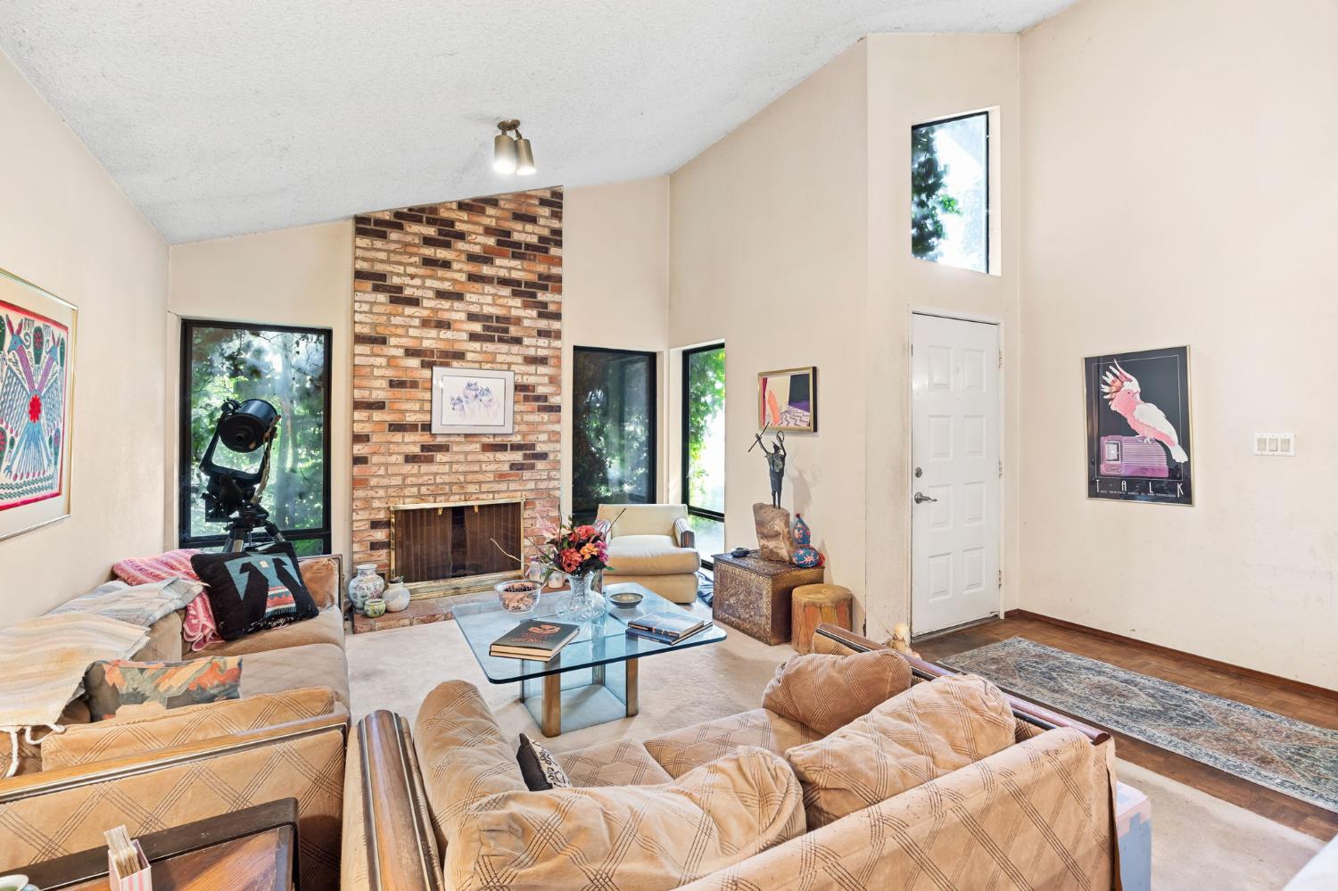 827 Del Oro Street