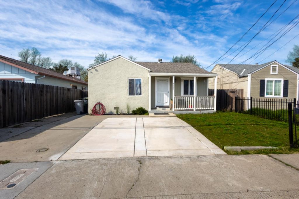 Photo of 4006 35th Street, Sacramento, CA 95820 (MLS # 226024575)