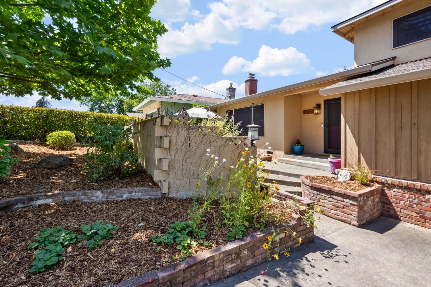 7137 La Val Court