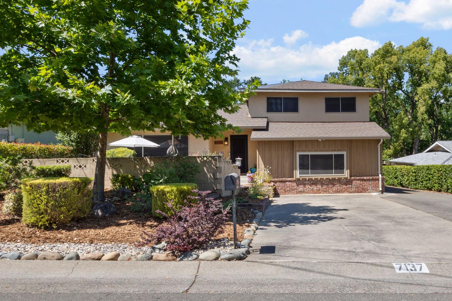 7137 La Val Court