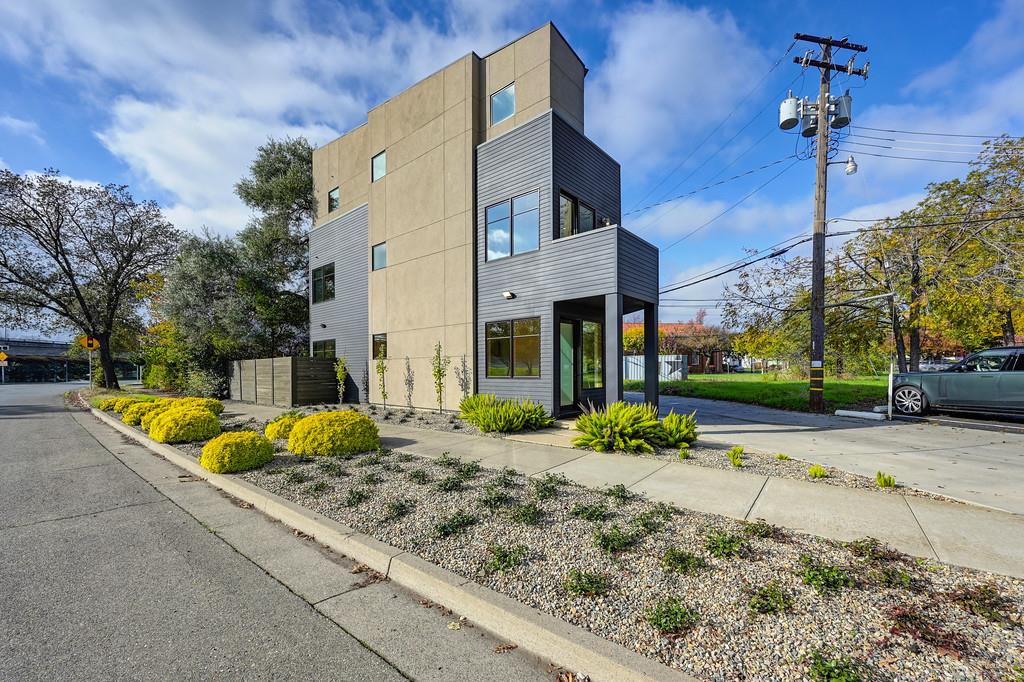 2730 Victorian Alley