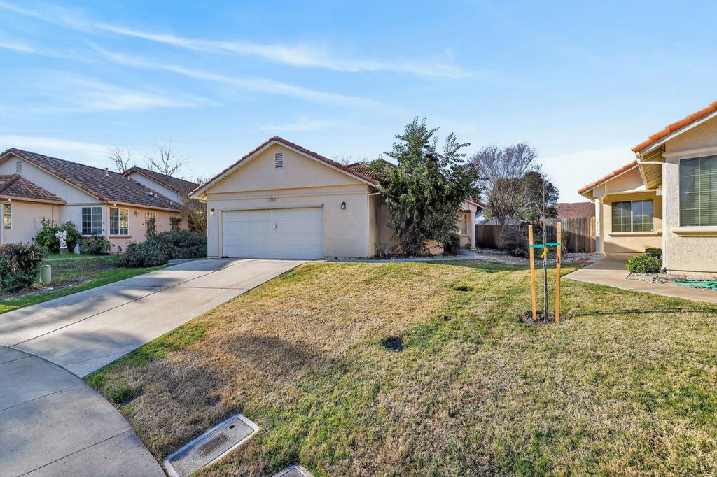 Photo of 110 Aruba Circle, Sacramento, CA 95823 (MLS # 226032636)