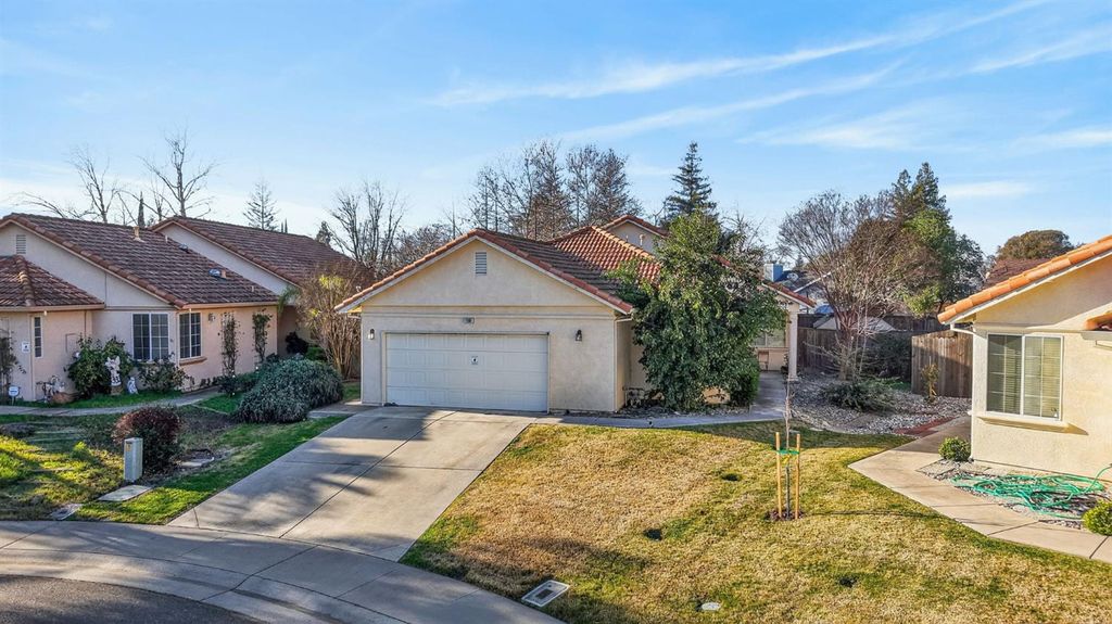 Photo of 110 Aruba Circle, Sacramento, CA 95823 (MLS # 226032636)