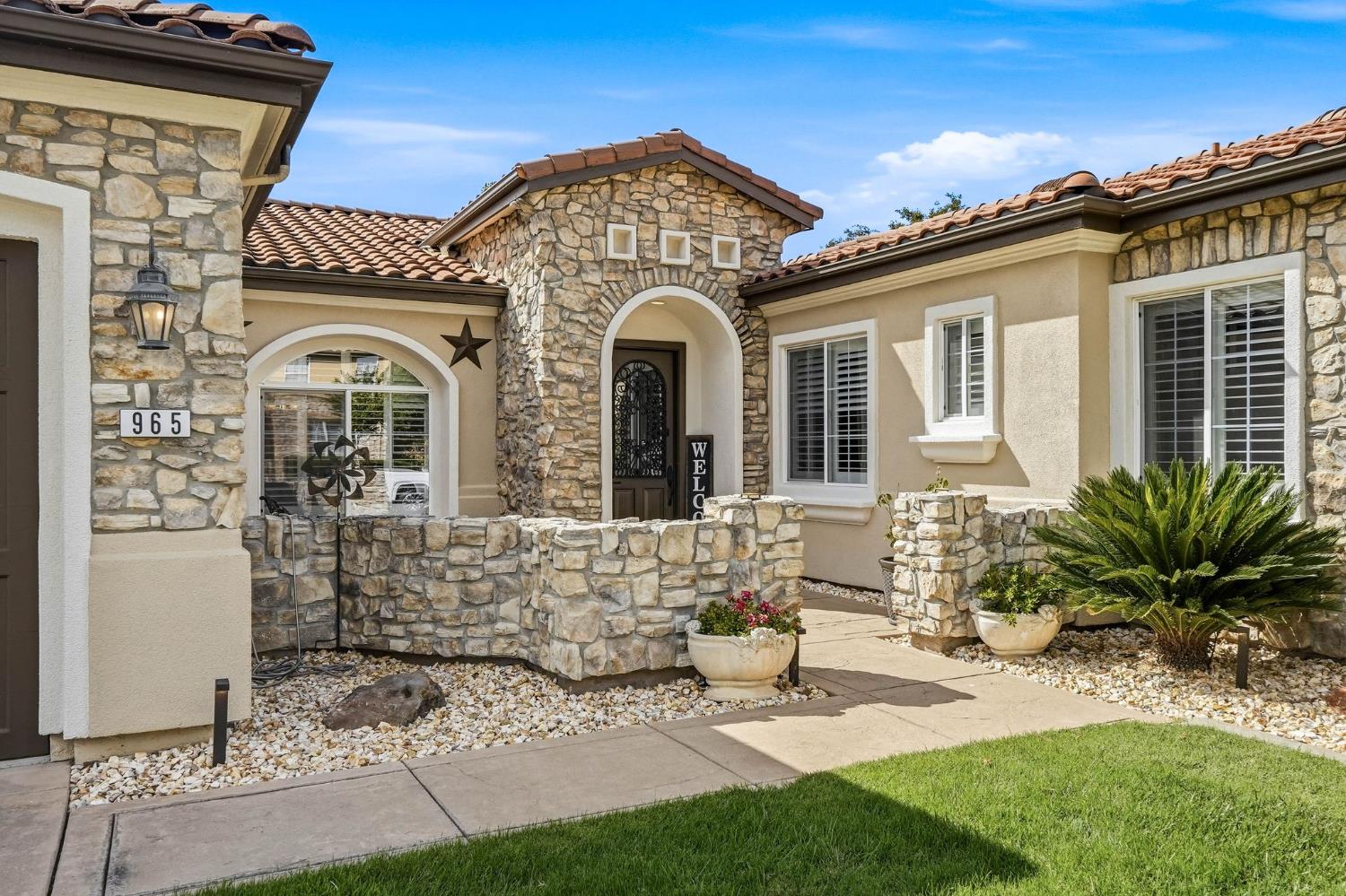 965 Woodridge Court