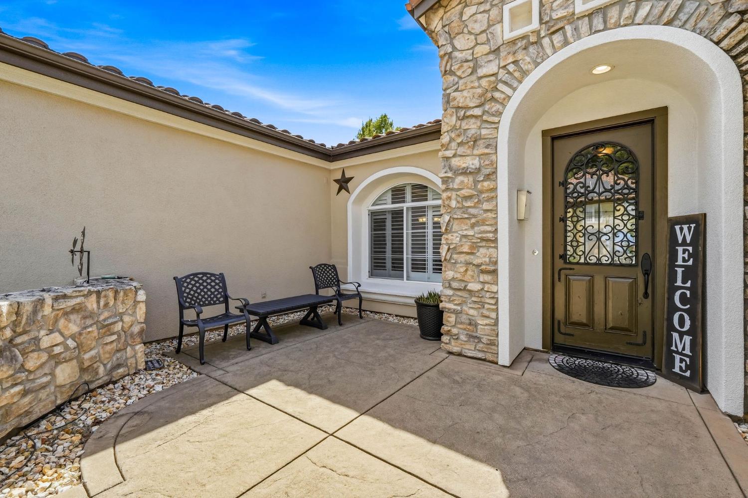 965 Woodridge Court