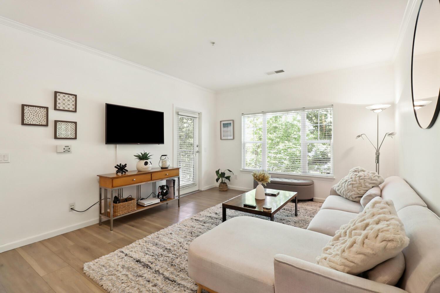 1818 Moore Boulevard 201