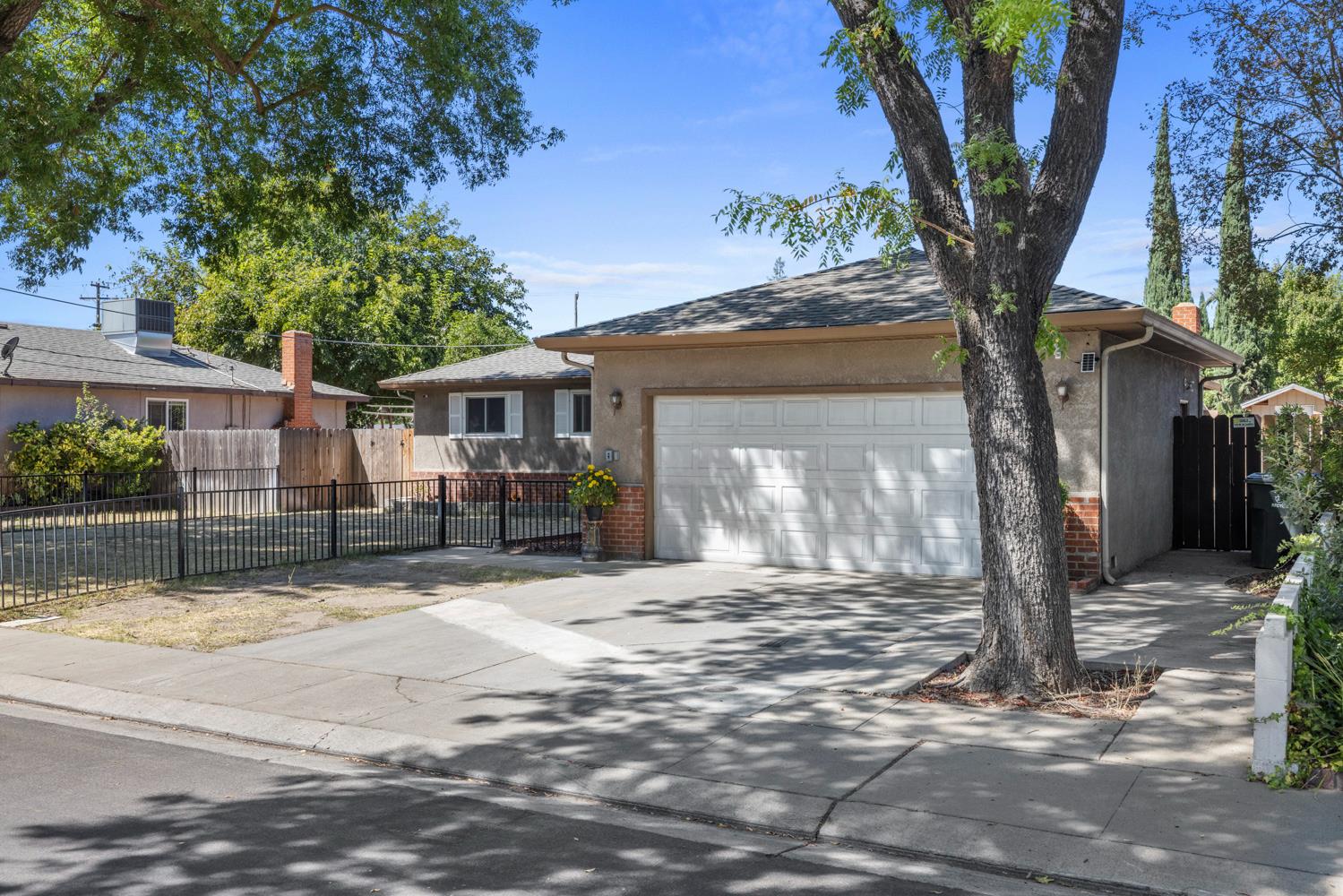 2905 Debbie Lane