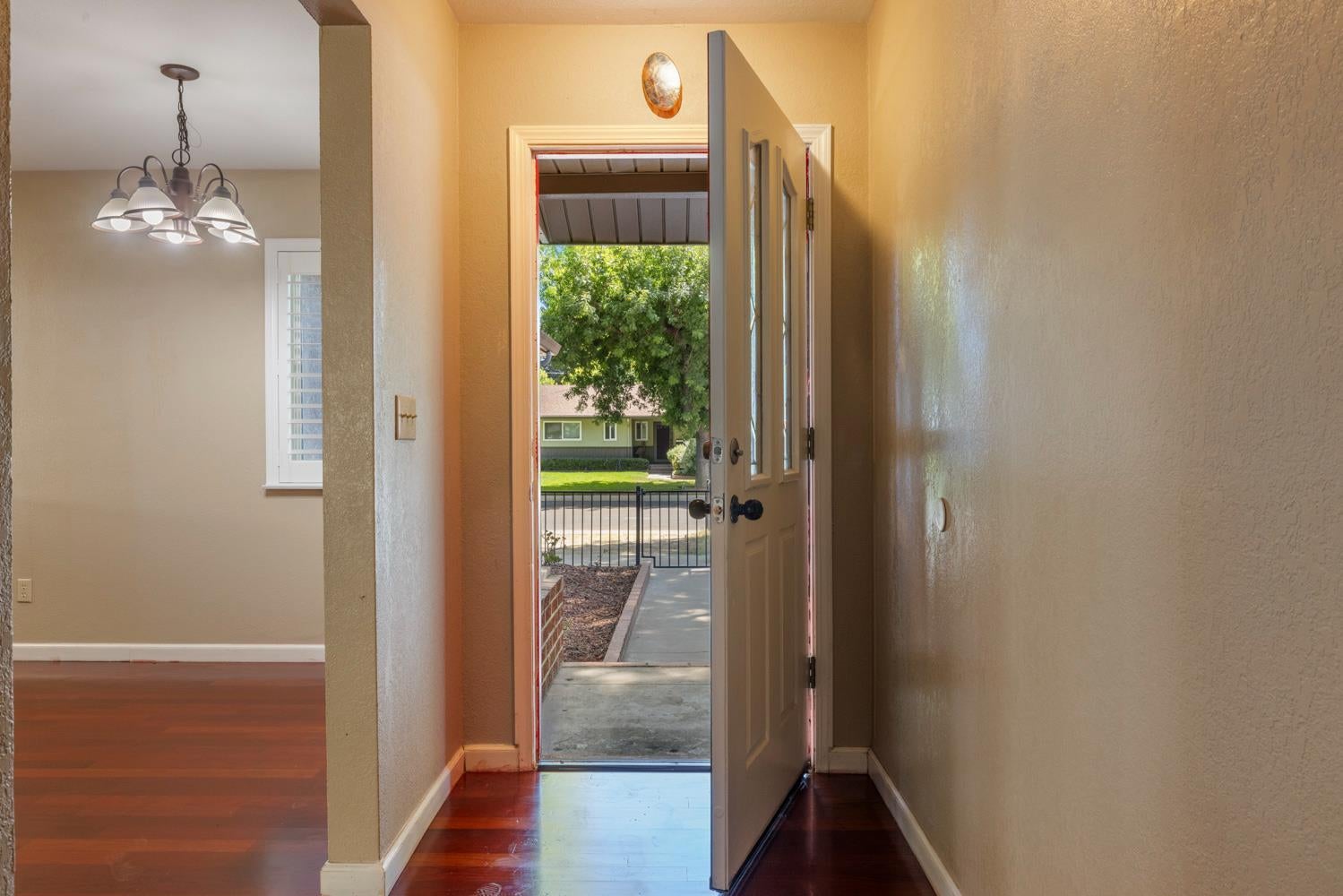 2905 Debbie Lane