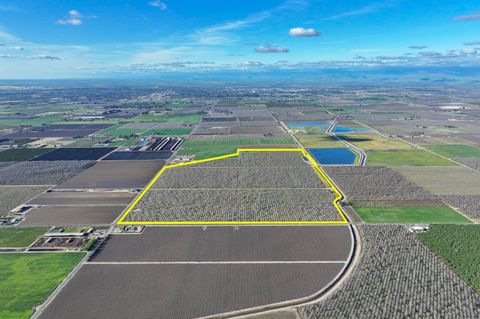 3012 N Oakmore Street Tulare CA 93274