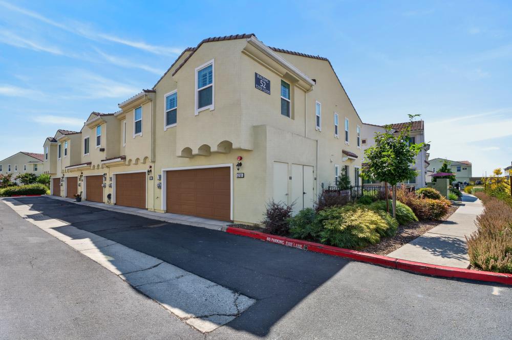 5301 E Commerce Way 52101
