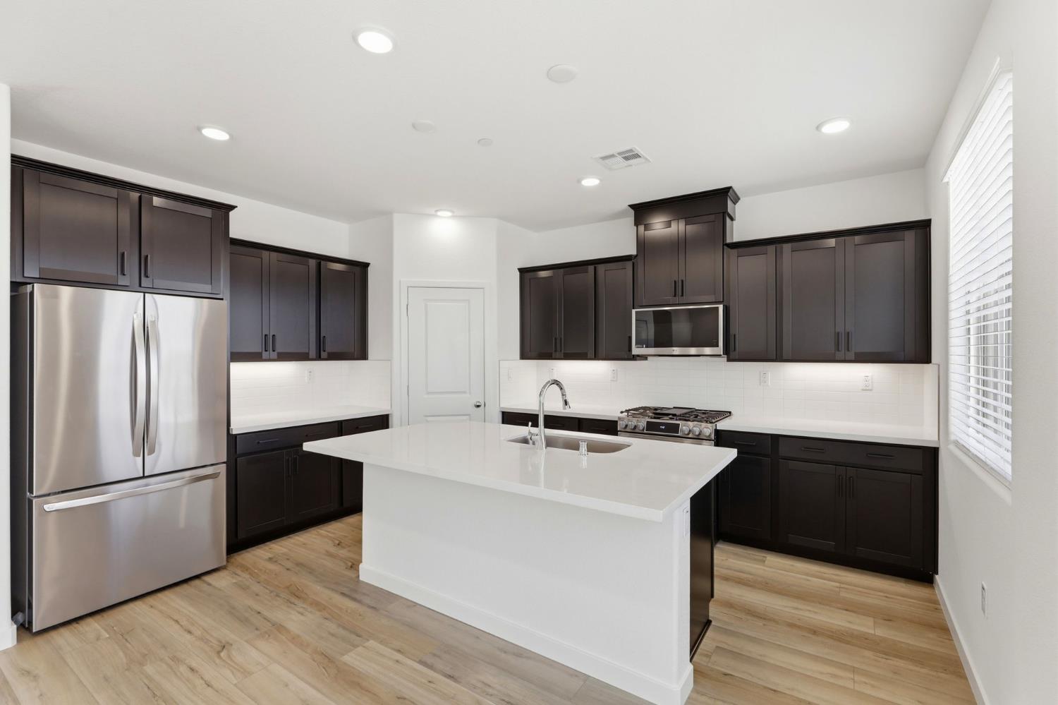 1288 Leonhardt Loop