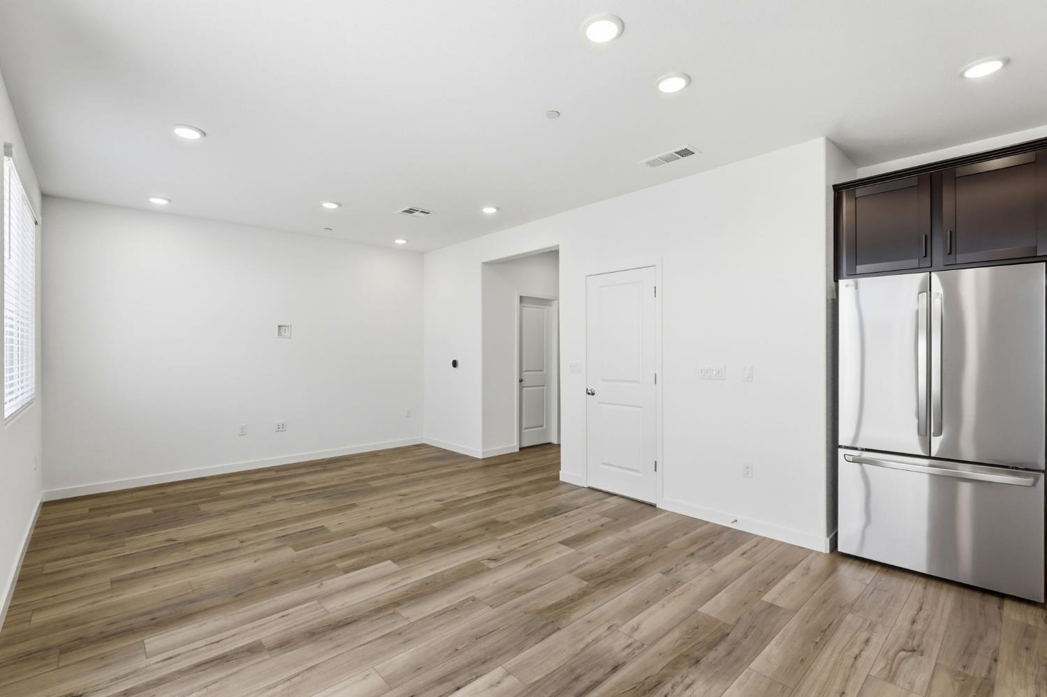 1288 Leonhardt Loop