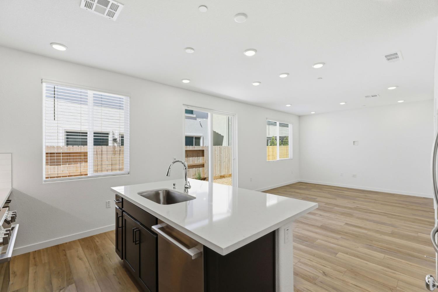 1288 Leonhardt Loop