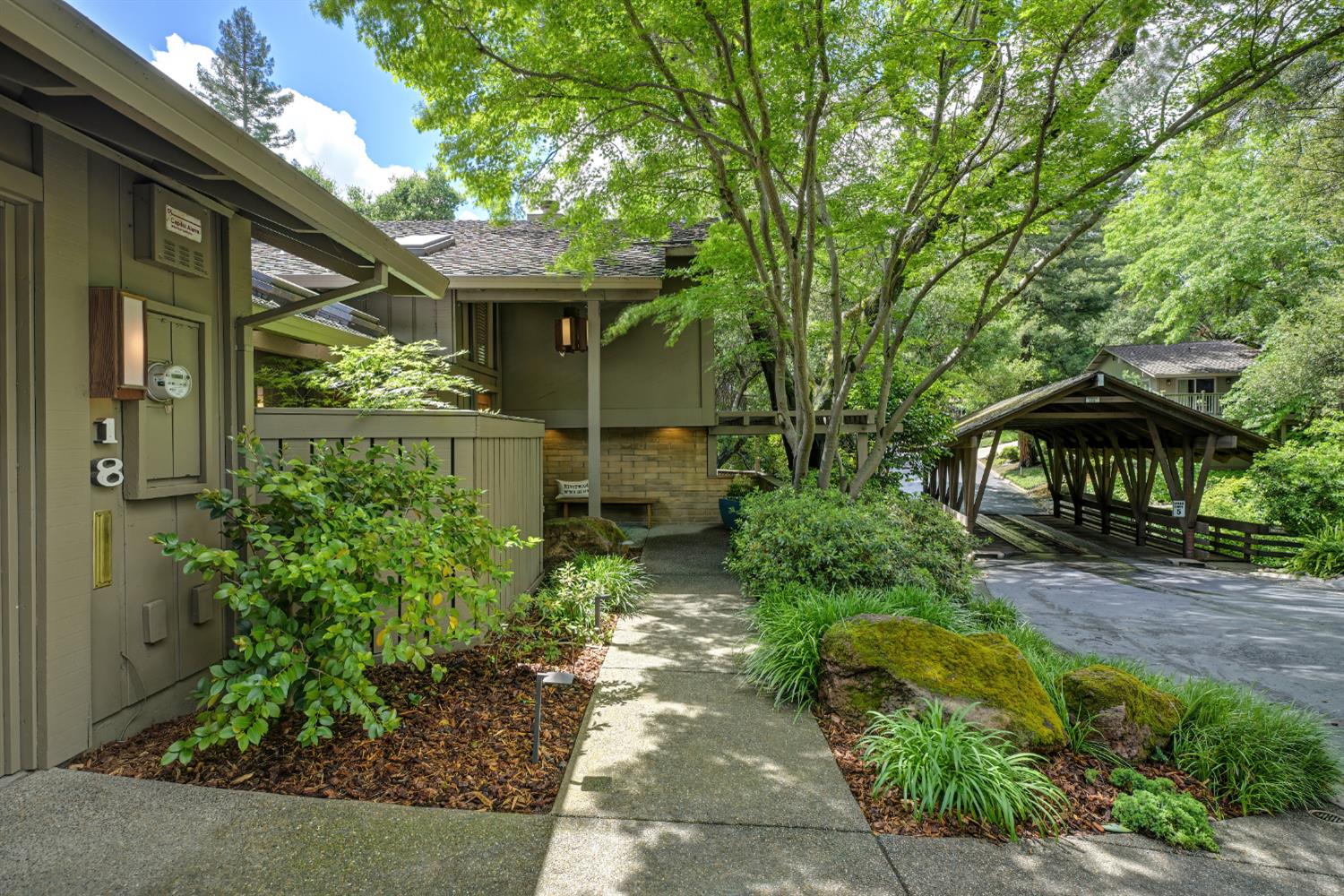 18 Covered Bridge Road