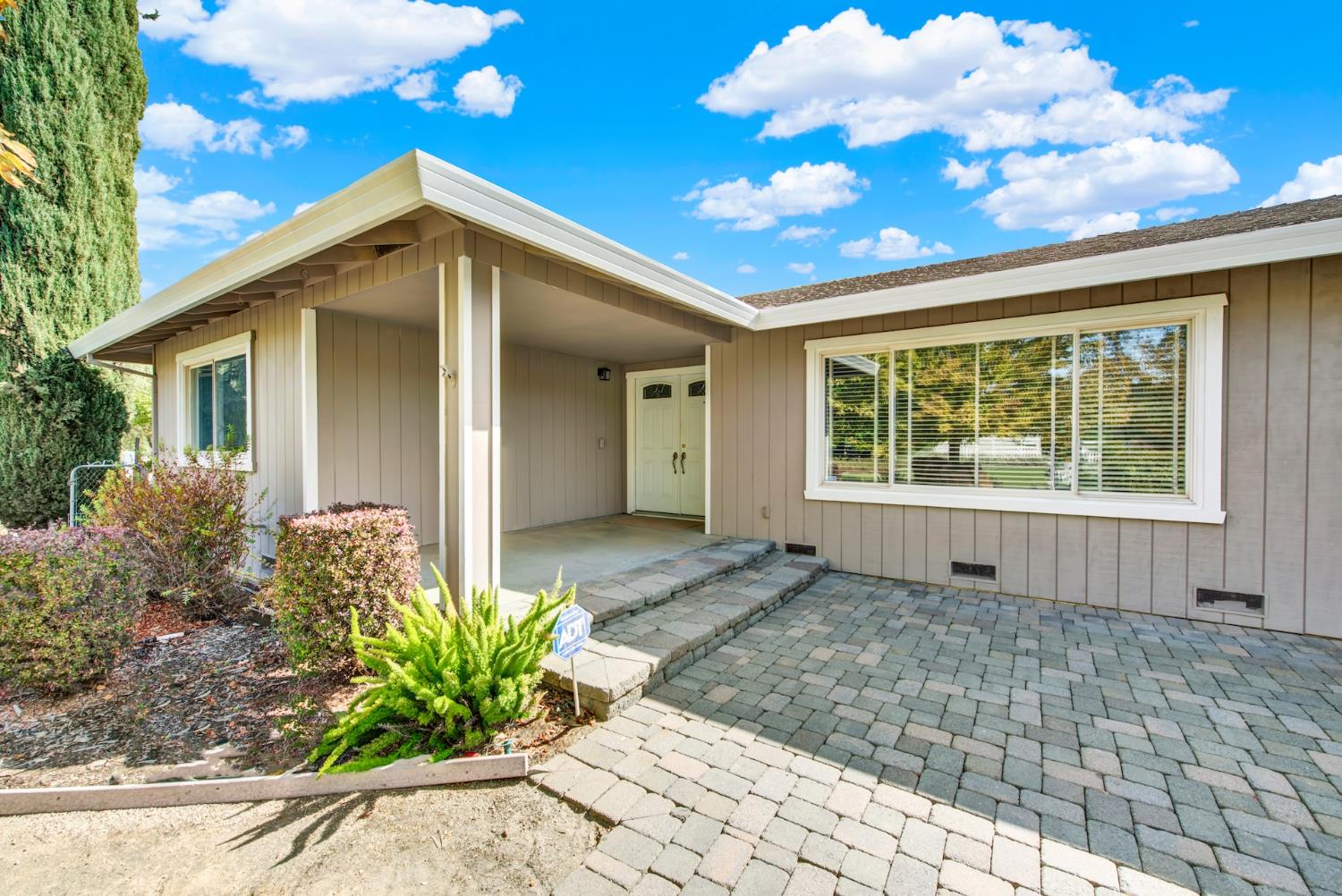 19858 Hillcrest Drive