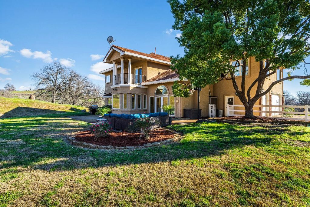 Photo of 8088 La Trelle Court, Pilot Hill, CA 95664 (MLS # 225152162)