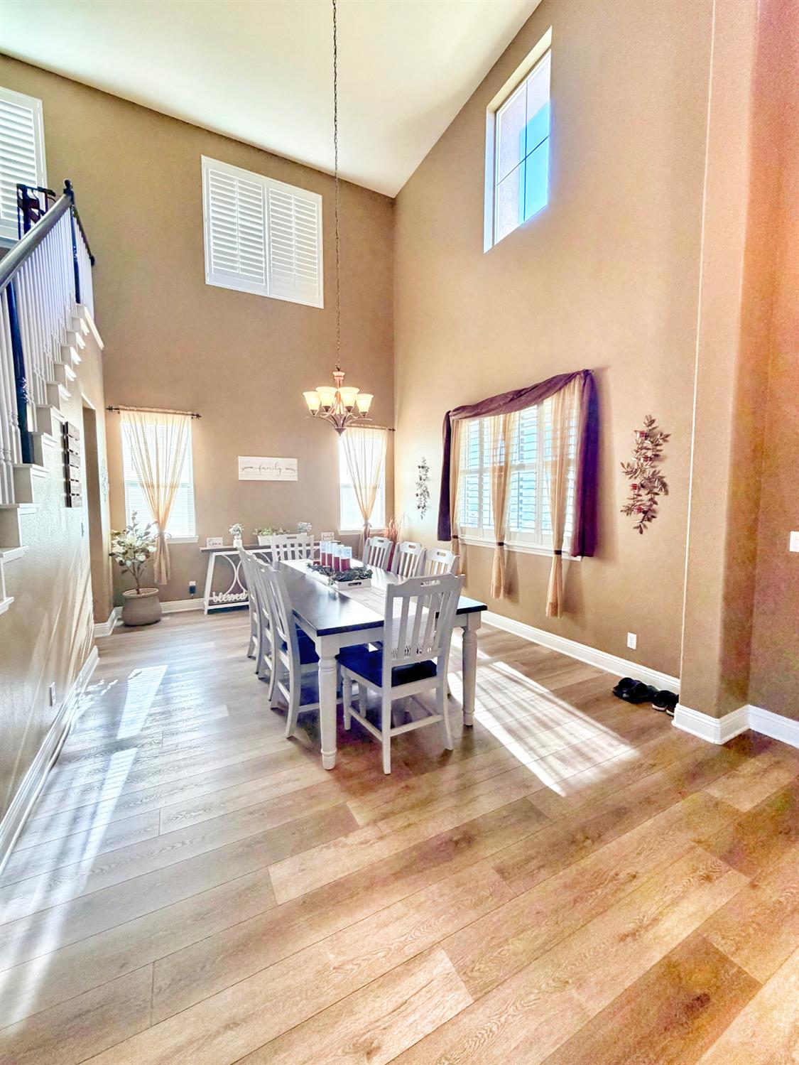 1466 English Way