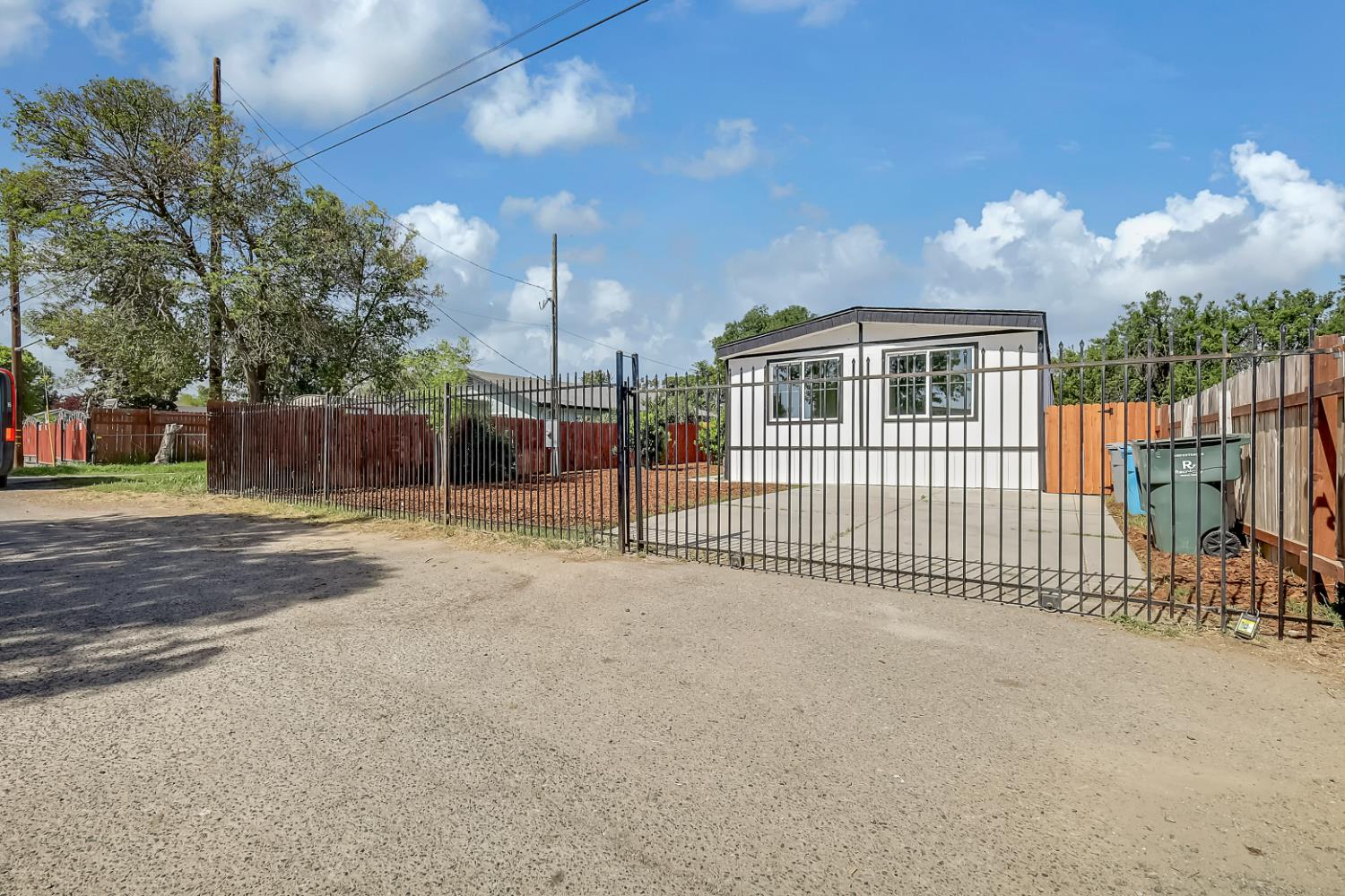 5603 S Gledhill Avenue E