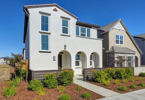 2363 Omaha Beach Avenue Sacramento CA 95818