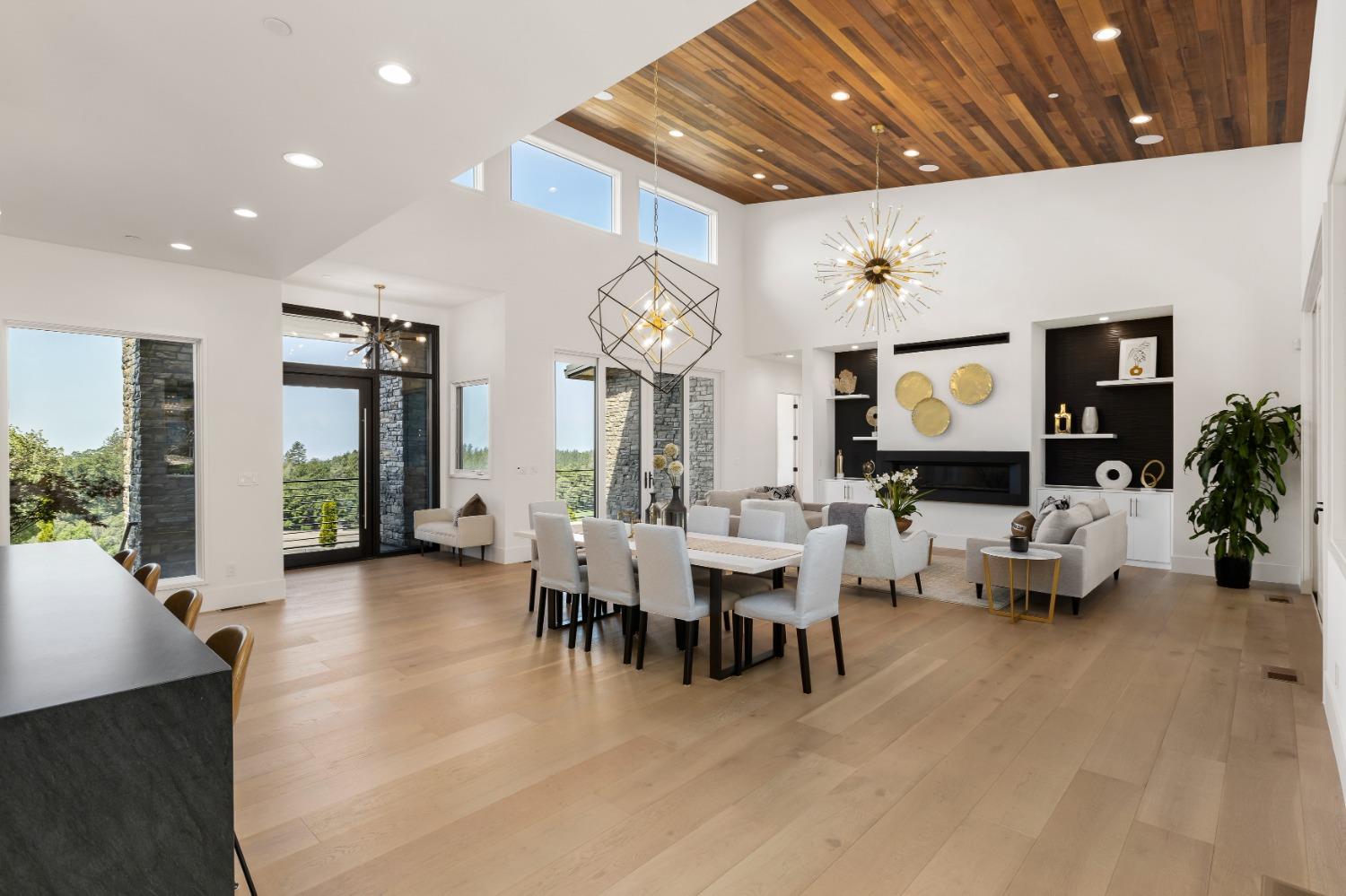 2611 Pinnacle View Drive