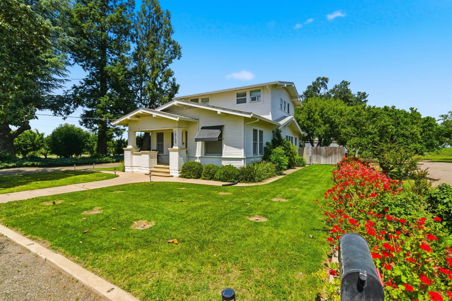 10155 E Kettleman Lane